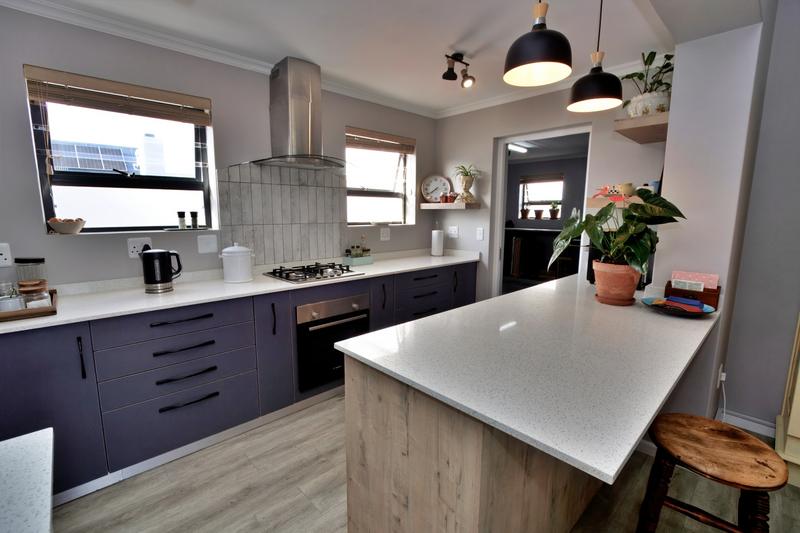 To Let 3 Bedroom Property for Rent in Stilbaai Wes Western Cape
